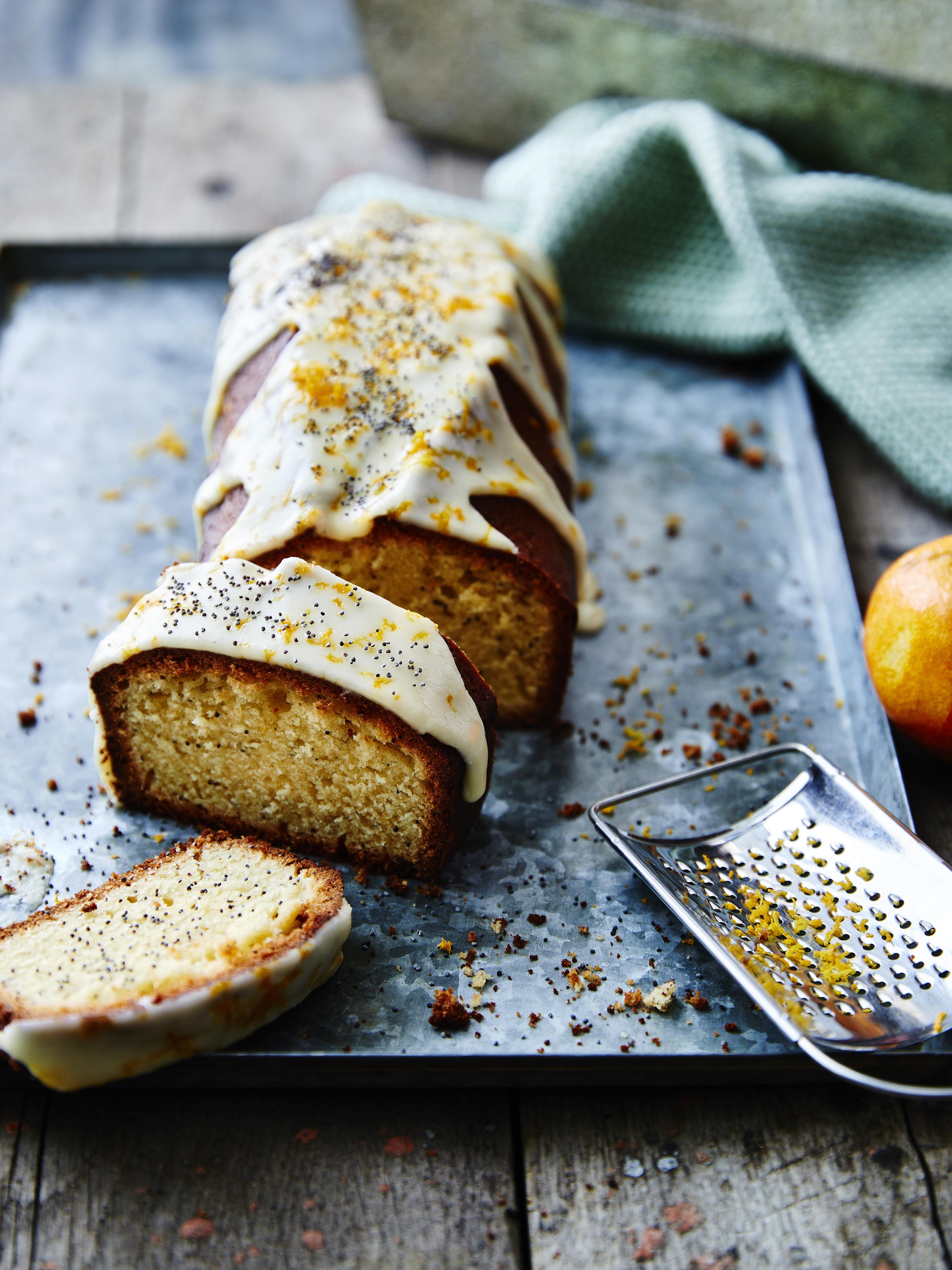 Klassieke cake met maanzaad en mandarijnglazuur